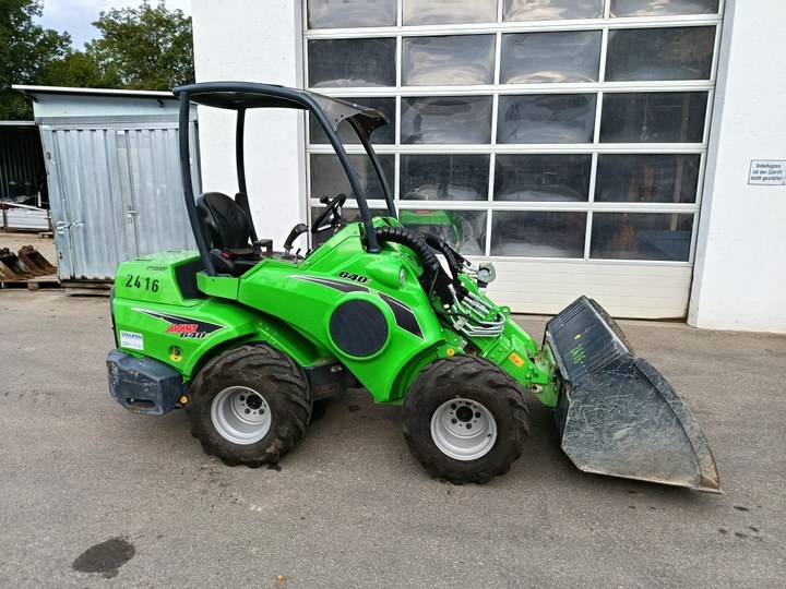 Avant Miniradlader 640