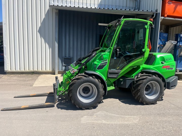 Avant Miniradlader 860i