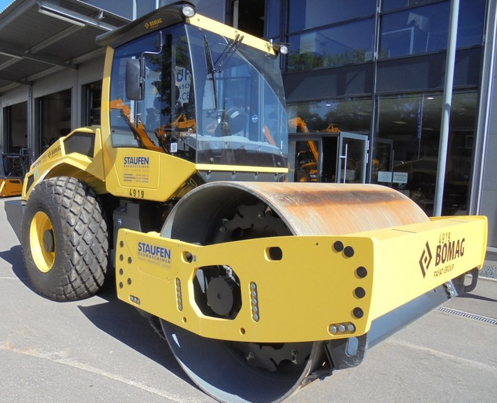 Bomag Walzenzug BW 213 D-5